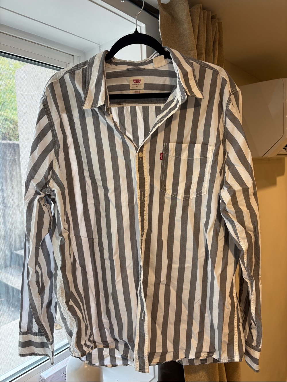 Levi's Men's White and Gray Vertical Stripe Shirt Jacket
